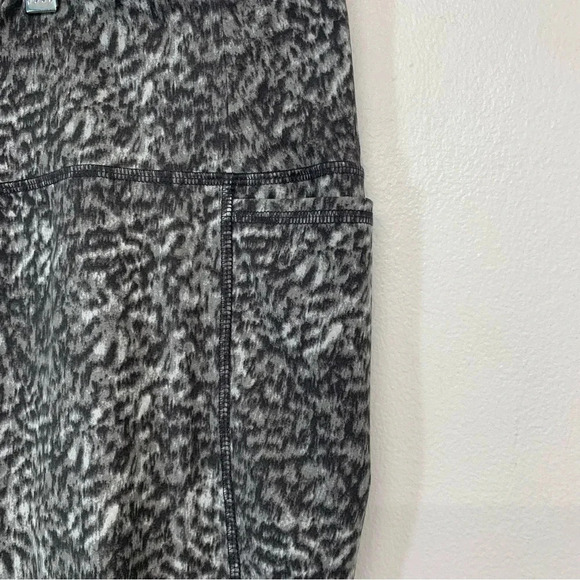 Livi Lane Bryant Pants Activewear   26/28 Pull On Crop  Stretch Pockets  Soft - Picture 4 of 14